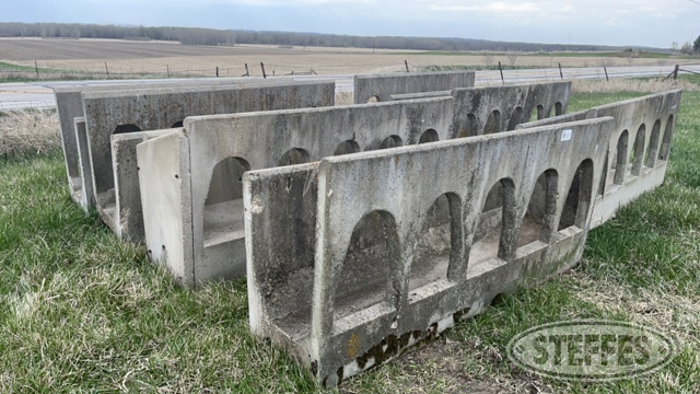 (7) Cement Feed Bunks